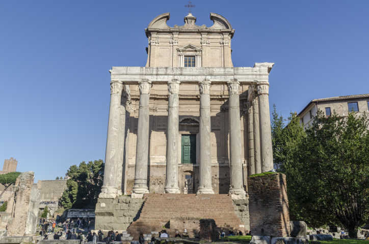 50 - Italia - Roma - Foro Romano - templo de Antonino y Faustina y iglesia de San Lorenzo y Miranda